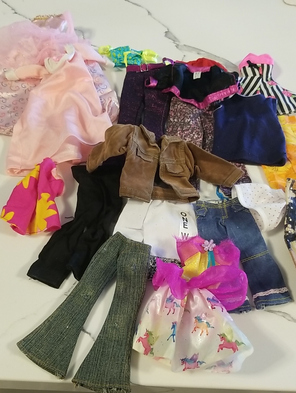 Barbie and Friends Clothes Lot